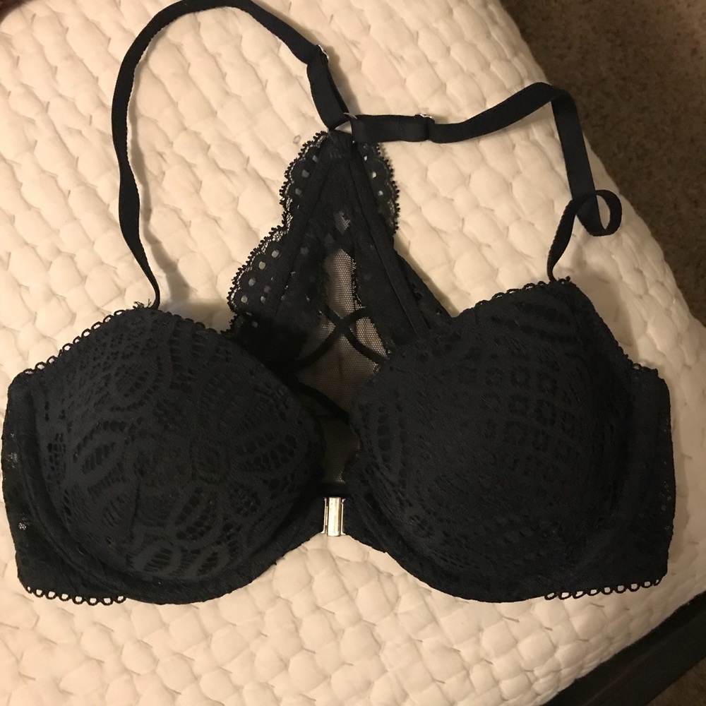 Victoria secret bras. 32D $25 each